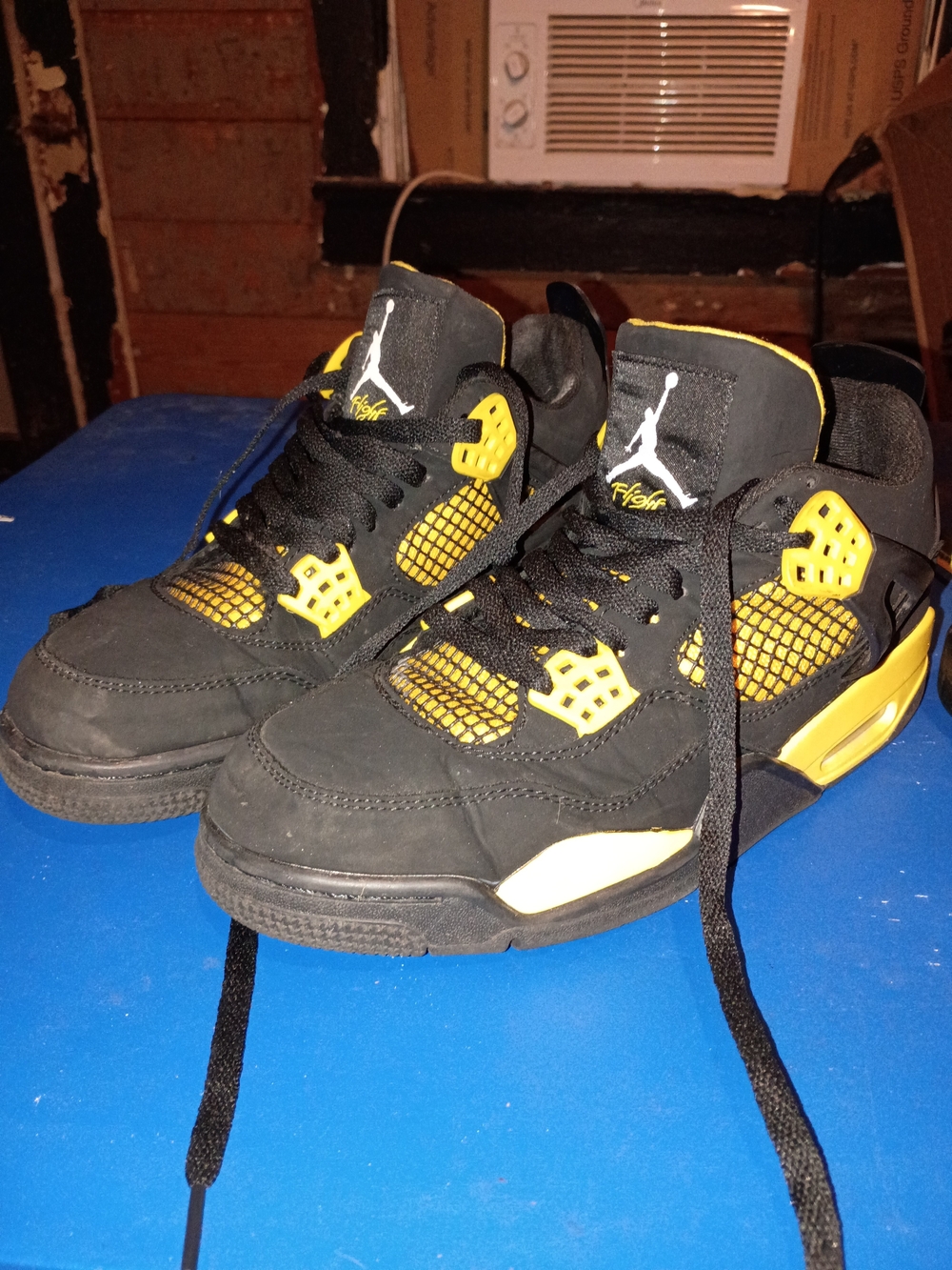Nike Air Jordan 4 Retro Men’s Sneakers - Black/Yellow
